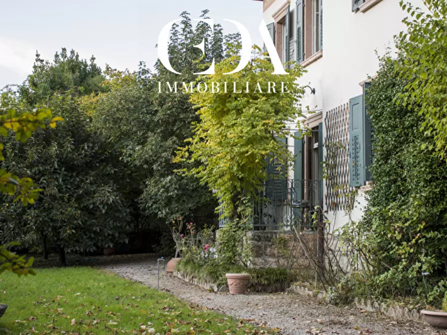 Immagine 2 di Villa in vendita  in via montello 26 a Trento