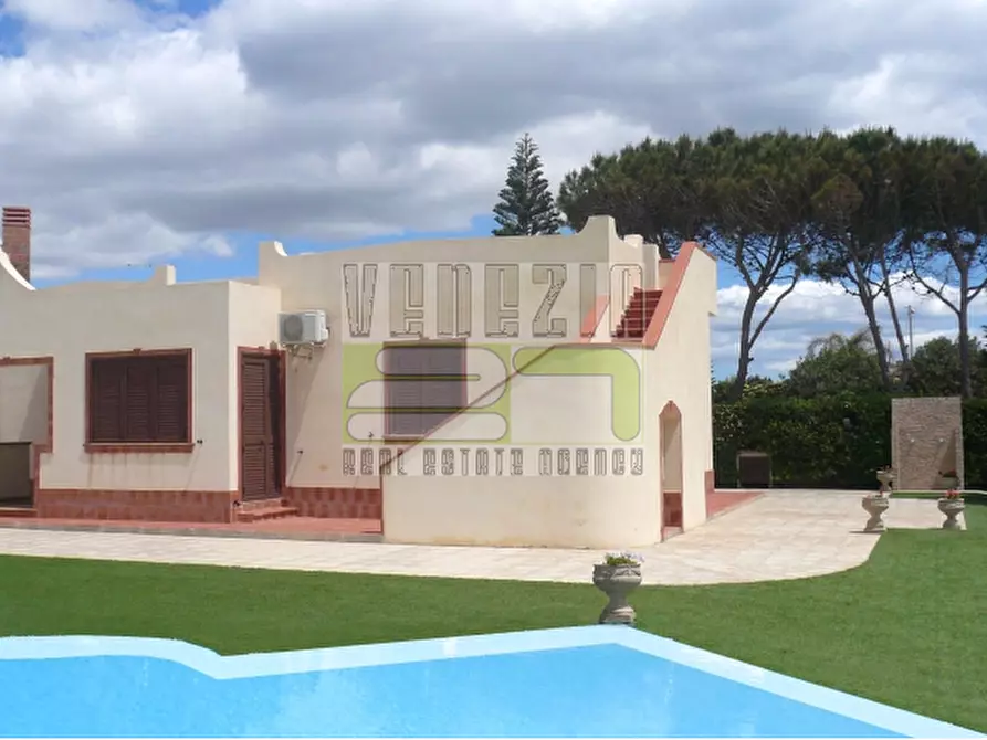 Immagine 10 di Villa in vendita  a Avola