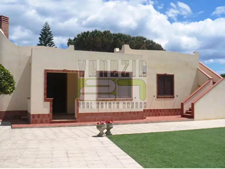 Immagine 11 di Villa in vendita  a Avola