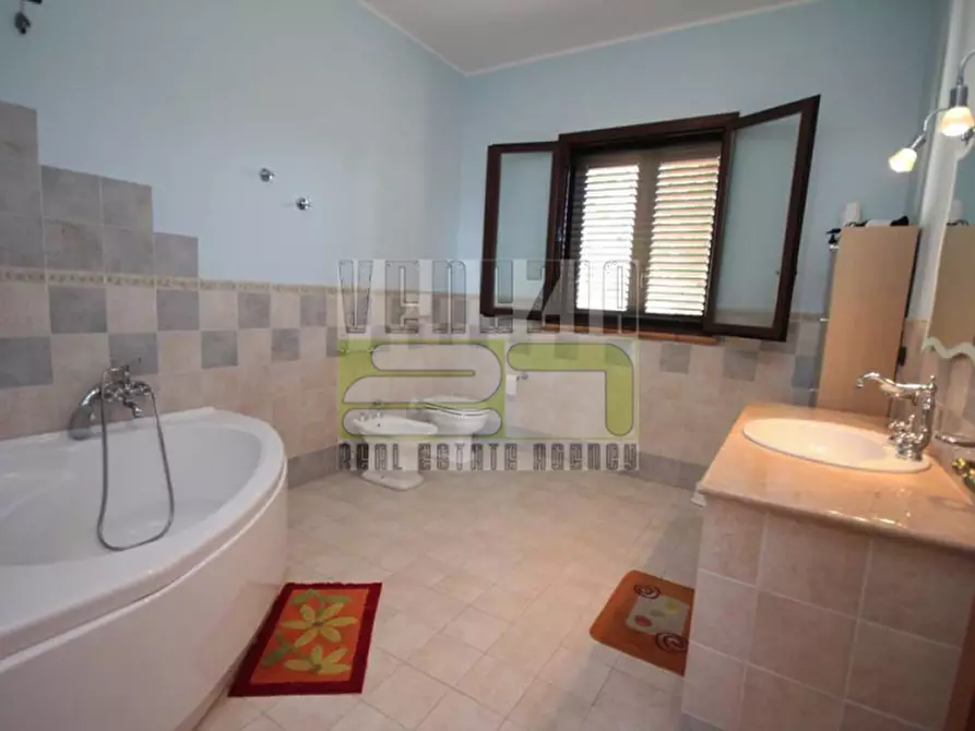 Immagine 13 di Villa in vendita  a Avola