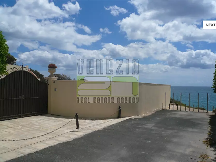 Immagine 21 di Villa in vendita  a Avola