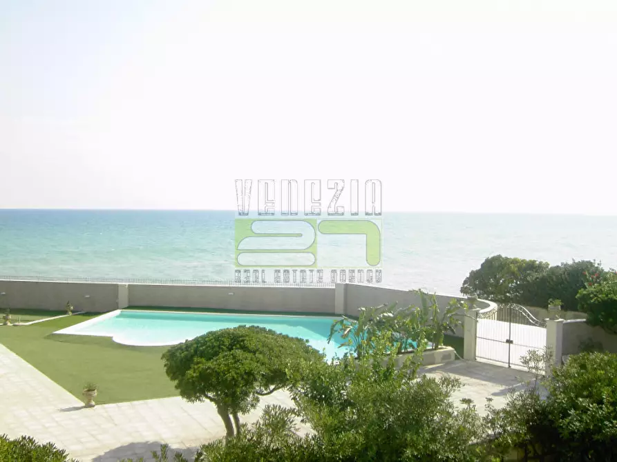 Immagine 28 di Villa in vendita  a Avola