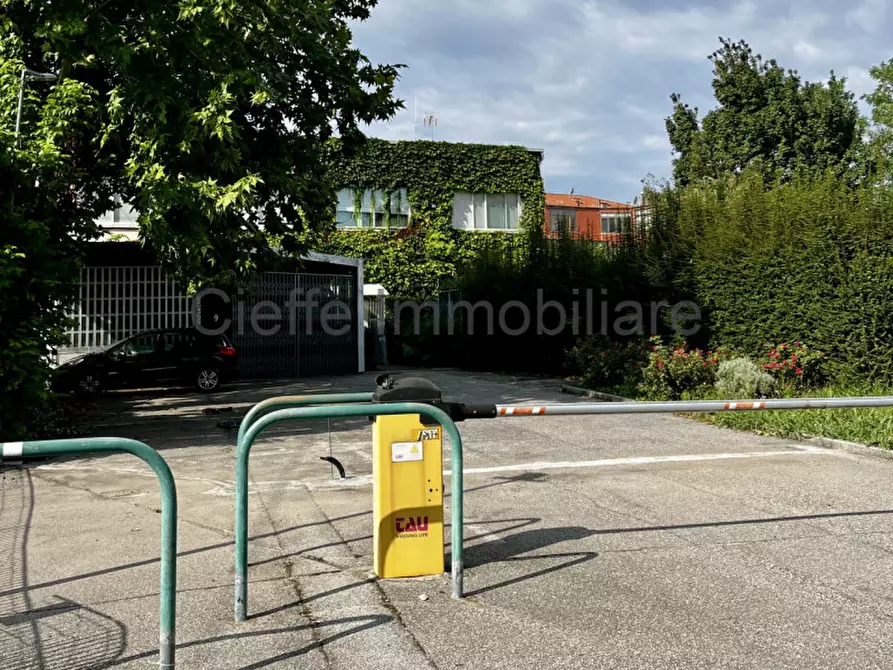 Immagine 1 di Posto auto in affitto  in Via Frà Paolo Sarpi a Padova
