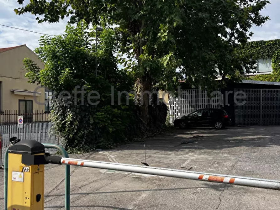 Immagine 3 di Posto auto in affitto  in Via Frà Paolo Sarpi a Padova