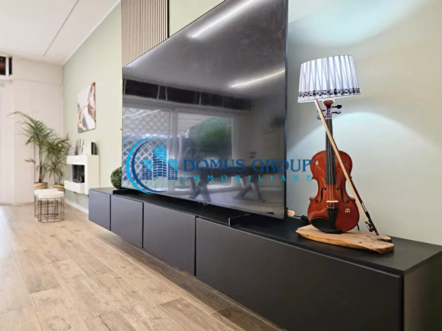 Immagine 5 di Villa in vendita  in Via Belvedere Montello a Roma