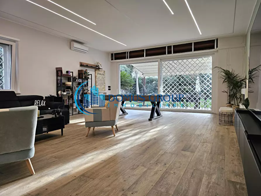 Immagine 7 di Villa in vendita  in Via Belvedere Montello a Roma