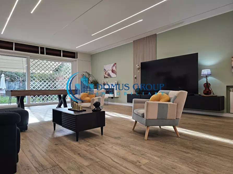 Immagine 14 di Villa in vendita  in Via Belvedere Montello a Roma