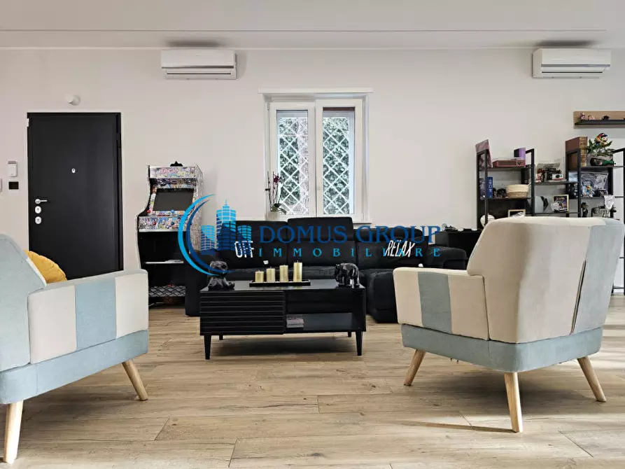 Immagine 15 di Villa in vendita  in Via Belvedere Montello a Roma