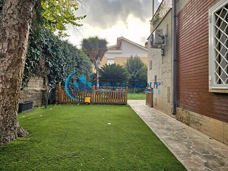 Immagine 59 di Villa in vendita  in Via Belvedere Montello a Roma