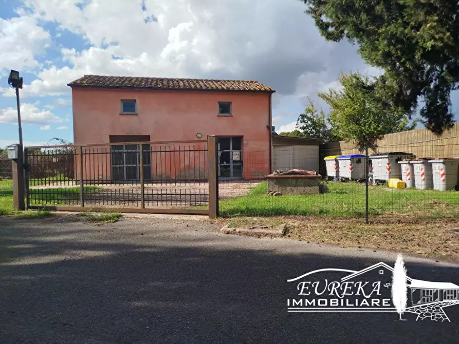 Immagine 1 di Negozio in vendita  in via roma 152 a Castiglione Del Lago