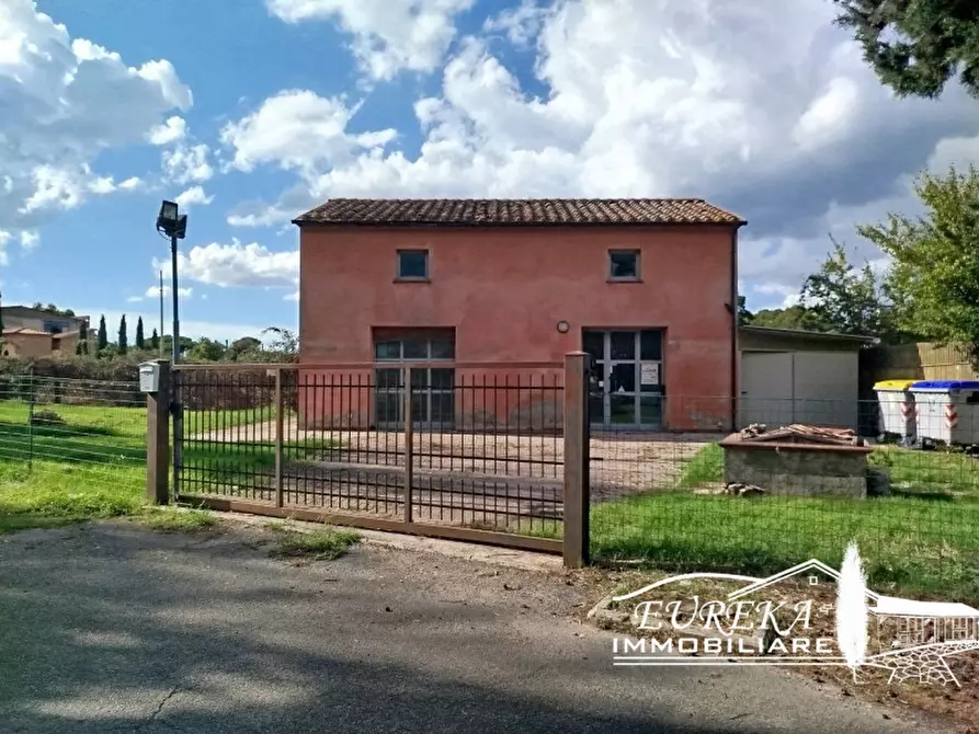 Immagine 2 di Negozio in vendita  in via roma 152 a Castiglione Del Lago