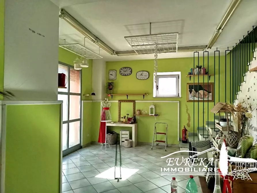 Immagine 7 di Negozio in vendita  in via roma 152 a Castiglione Del Lago