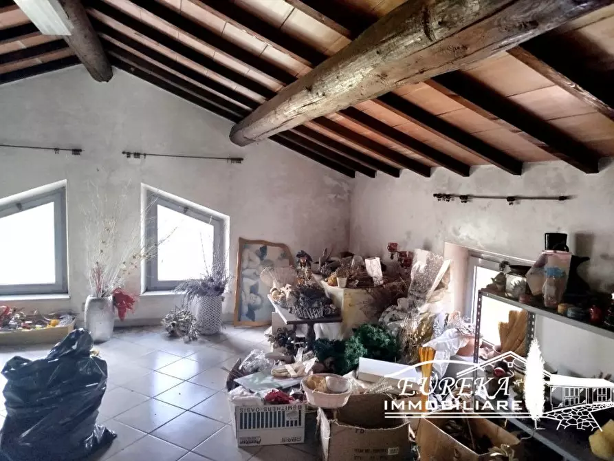 Immagine 11 di Negozio in vendita  in via roma 152 a Castiglione Del Lago
