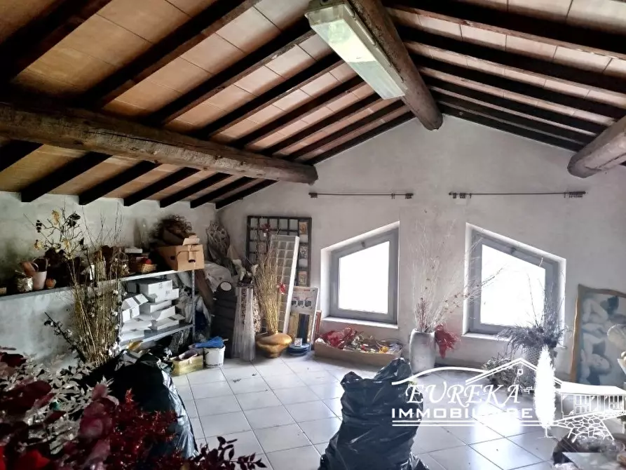 Immagine 12 di Negozio in vendita  in via roma 152 a Castiglione Del Lago