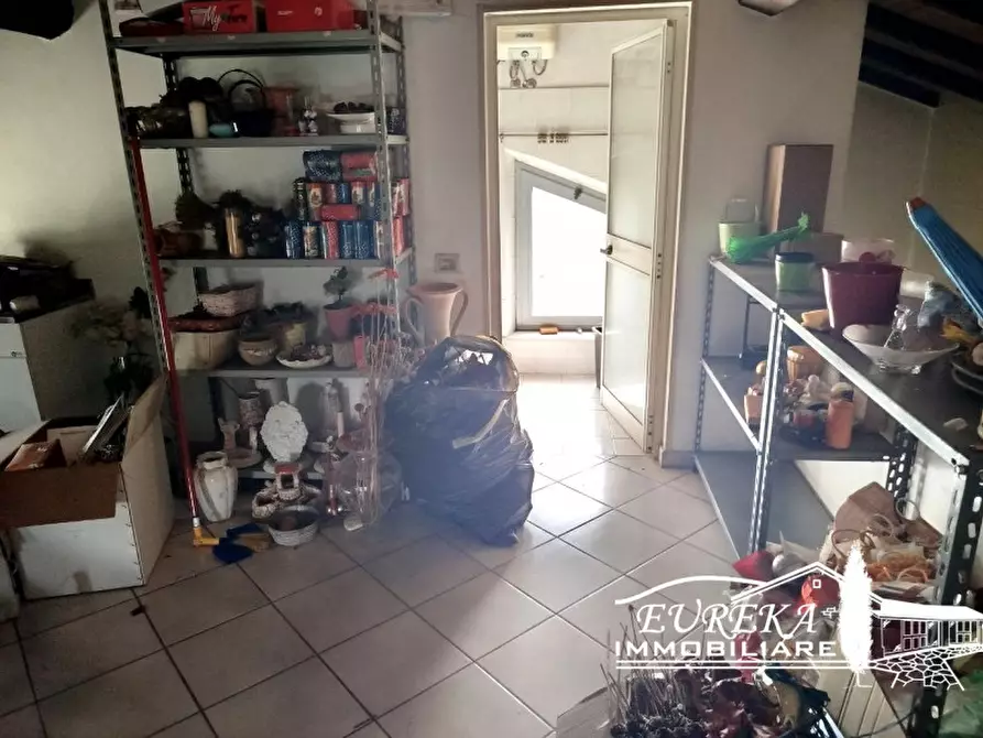 Immagine 14 di Negozio in vendita  in via roma 152 a Castiglione Del Lago