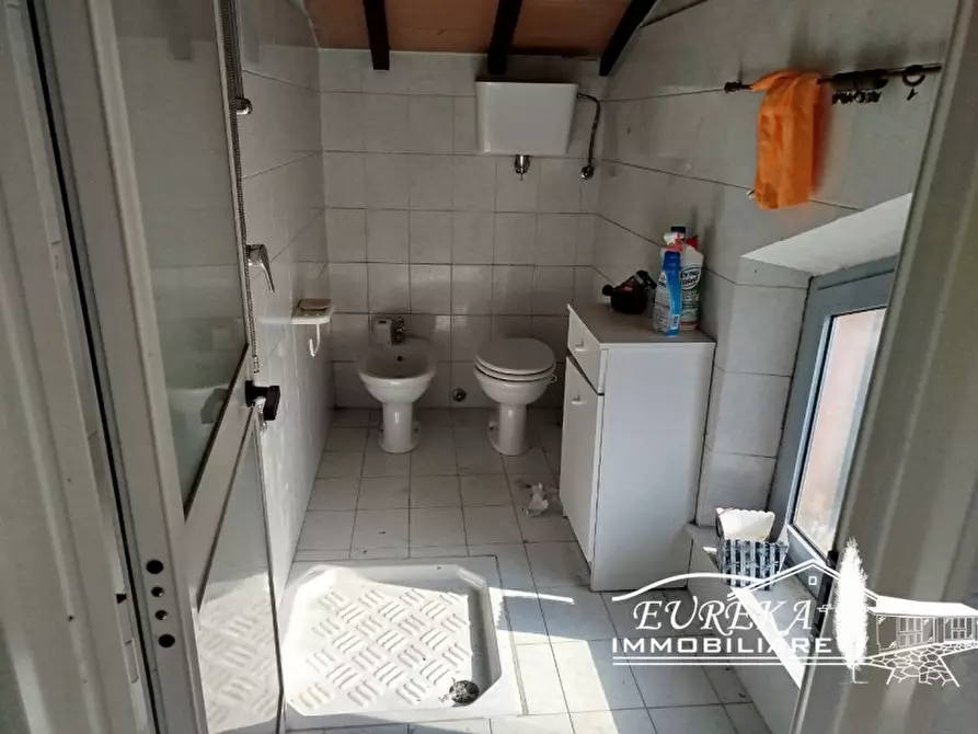 Immagine 16 di Negozio in vendita  in via roma 152 a Castiglione Del Lago