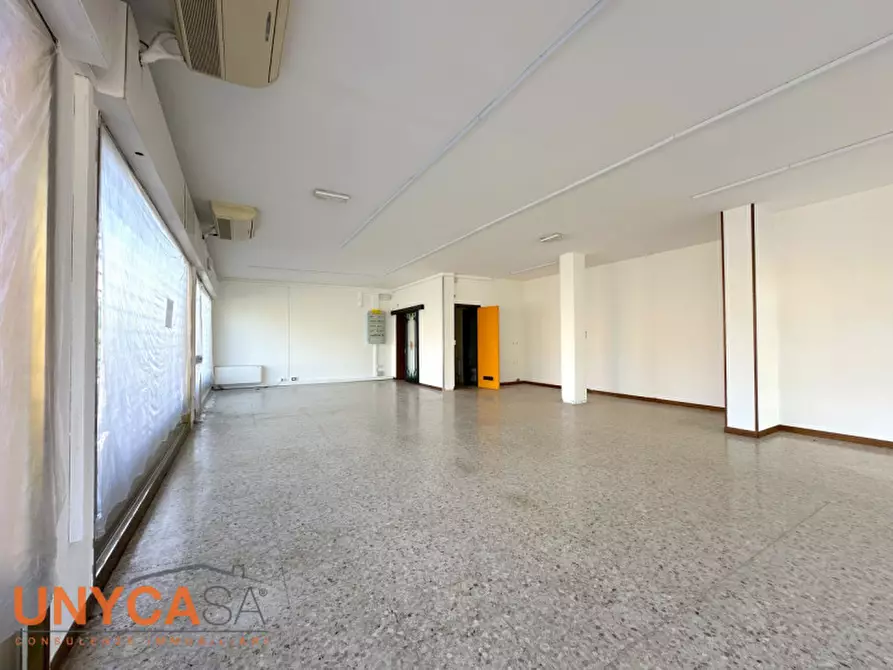 Immagine 2 di Negozio in affitto  a Selvazzano Dentro