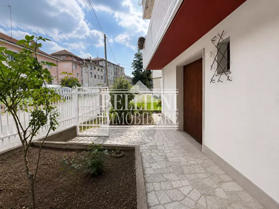 Immagine 3 di Casa bifamiliare in vendita  in Viale Ortigara a Vicenza