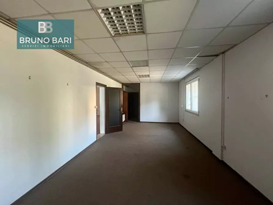 Immagine 2 di Negozio in vendita  in Via Gildo Grandi a Aviano