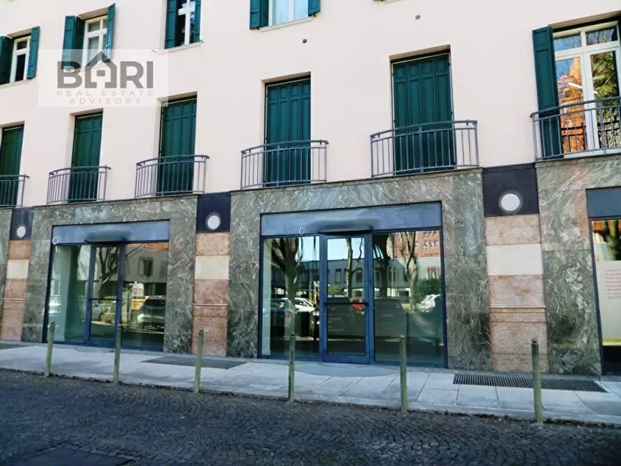 Immagine 1 di Negozio in vendita  in Via Montereale a Pordenone