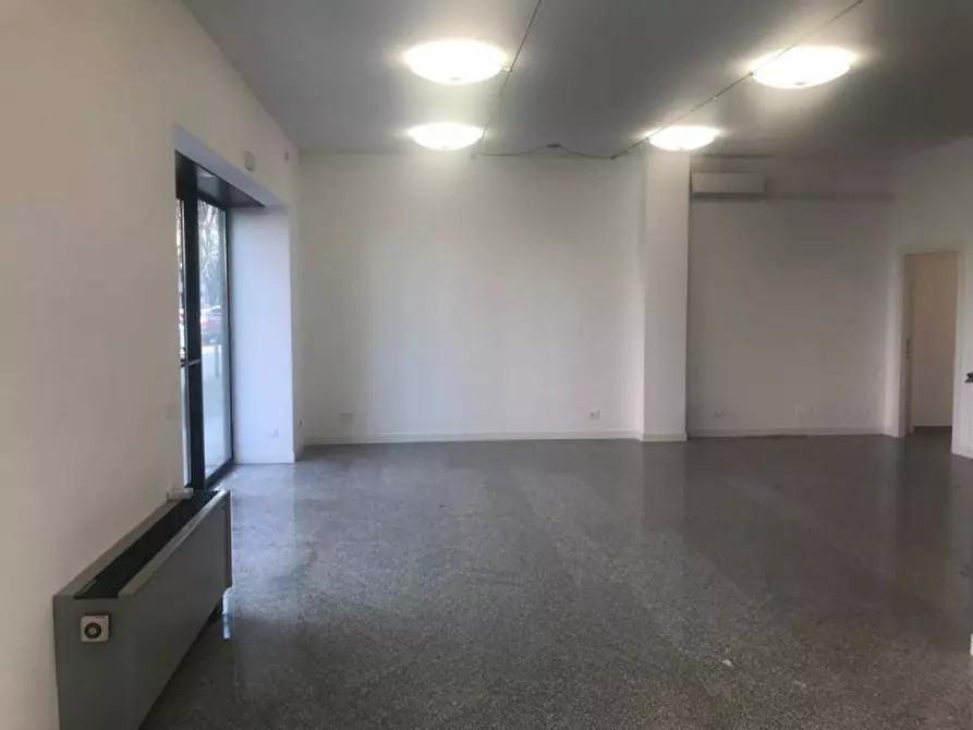 Immagine 5 di Negozio in vendita  in Via Montereale a Pordenone