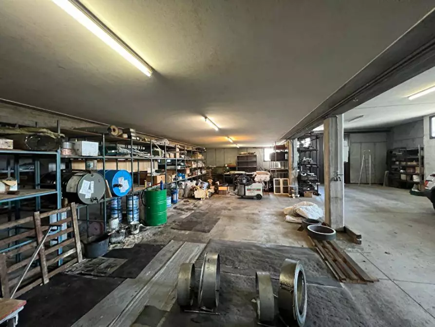 Immagine 10 di Capannone industriale in vendita  in Vicolo Luigi Settembrini a Maniago