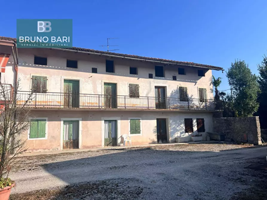 Immagine 1 di Rustico / casale in vendita  in Via Umberto Saba a Aviano