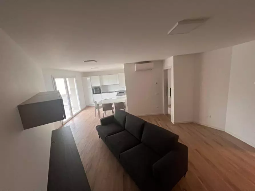 Immagine 9 di Attico in vendita  in Via Giosuè Carducci a Pordenone