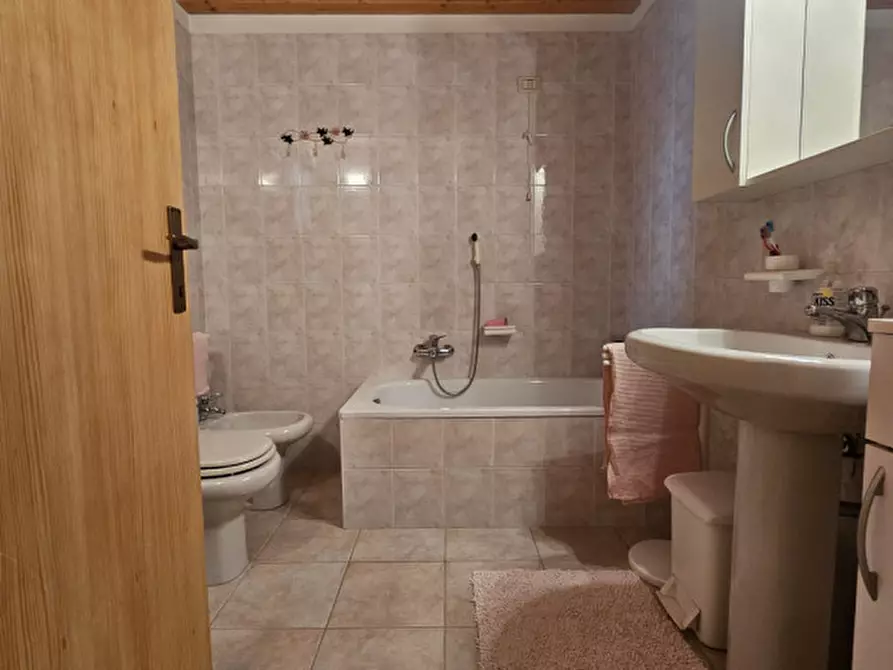 Immagine 22 di Appartamento in vendita  in frazione Arnago a Malè