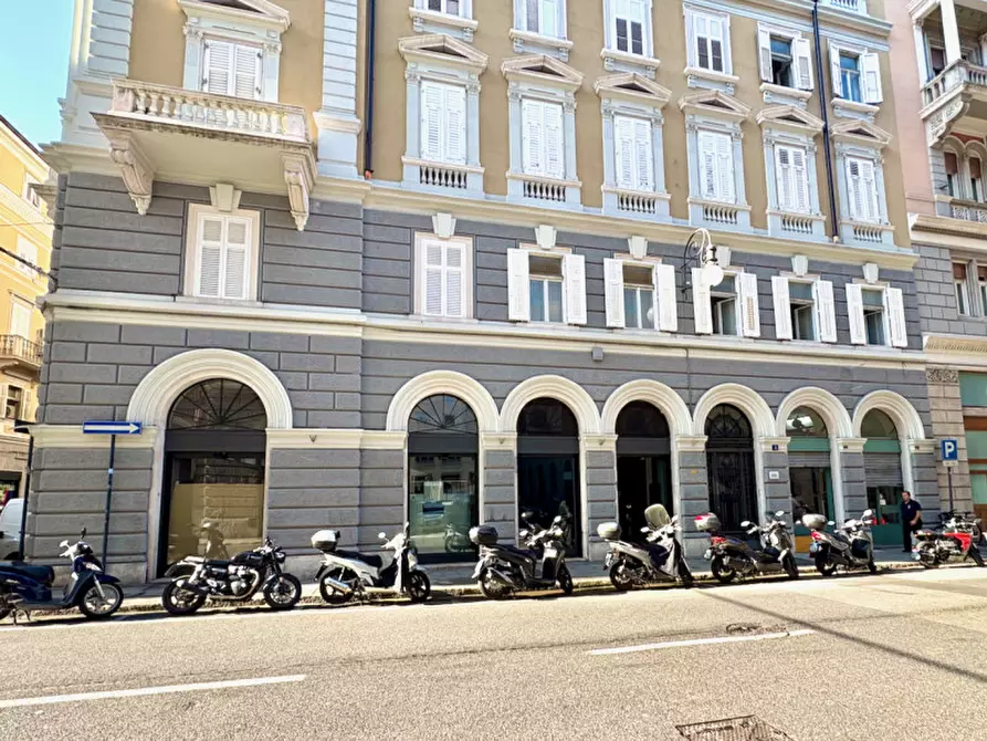 Immagine 4 di Negozio in vendita  in via della Zonta 8 a Trieste