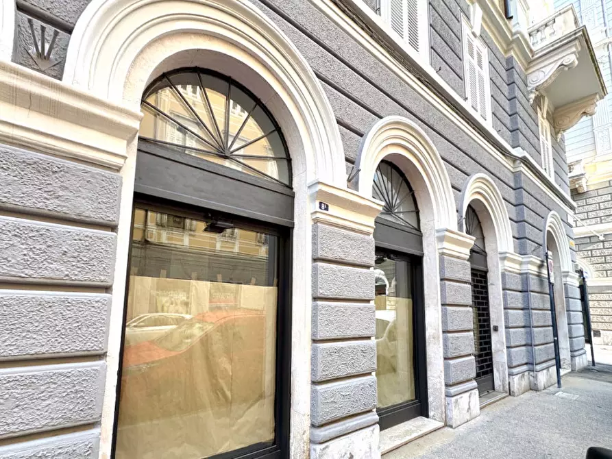 Immagine 6 di Negozio in vendita  in via della Zonta 8 a Trieste