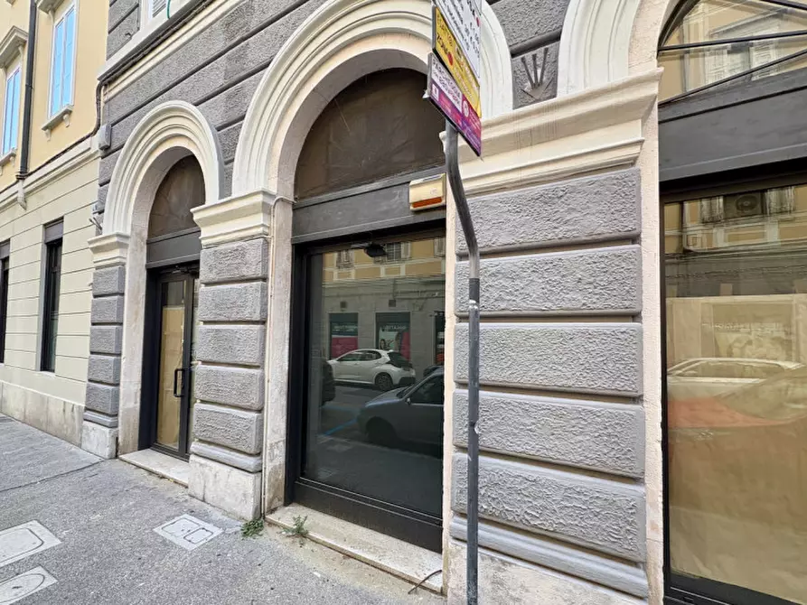 Immagine 7 di Negozio in vendita  in via della Zonta 8 a Trieste