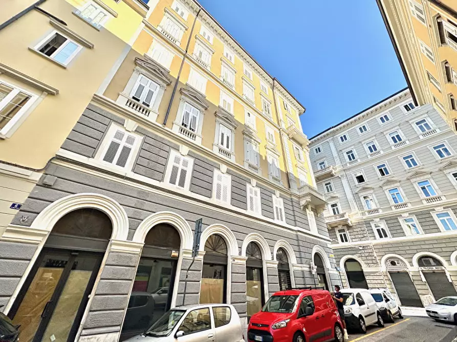 Immagine 8 di Negozio in vendita  in via della Zonta 8 a Trieste
