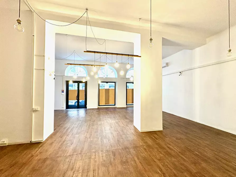 Immagine 20 di Negozio in vendita  in via della Zonta 8 a Trieste