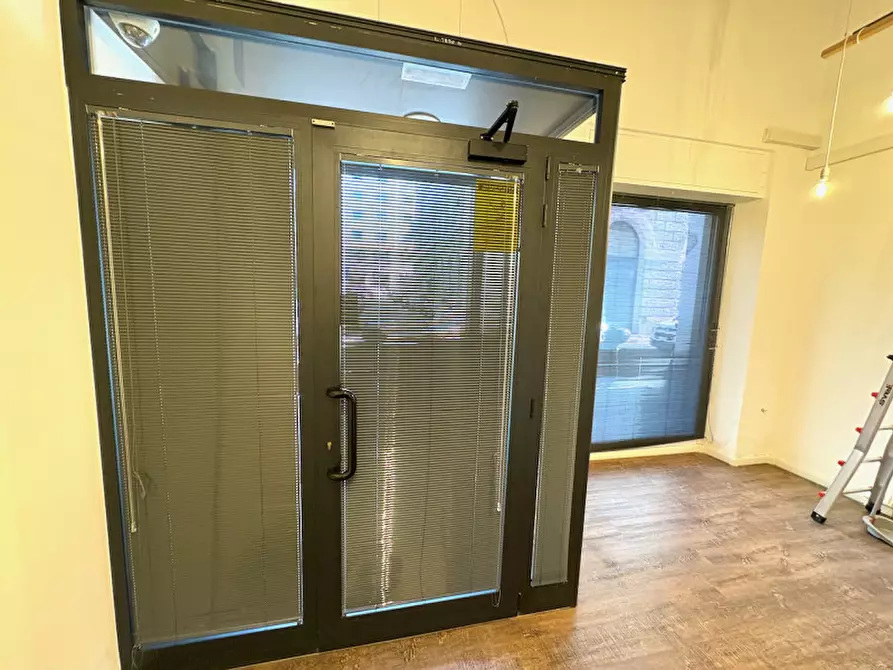 Immagine 32 di Negozio in vendita  in via della Zonta 8 a Trieste