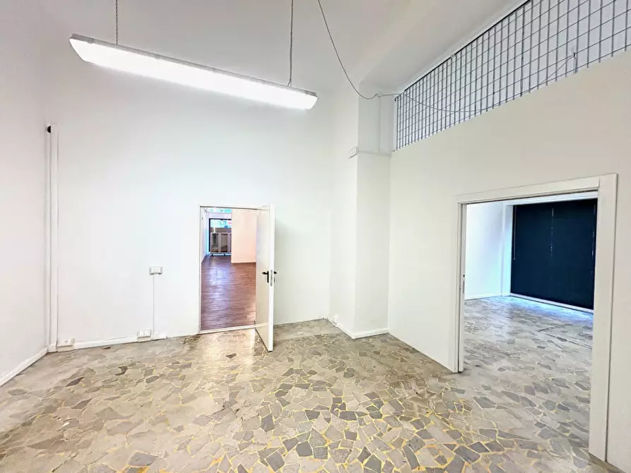 Immagine 46 di Negozio in vendita  in via della Zonta 8 a Trieste