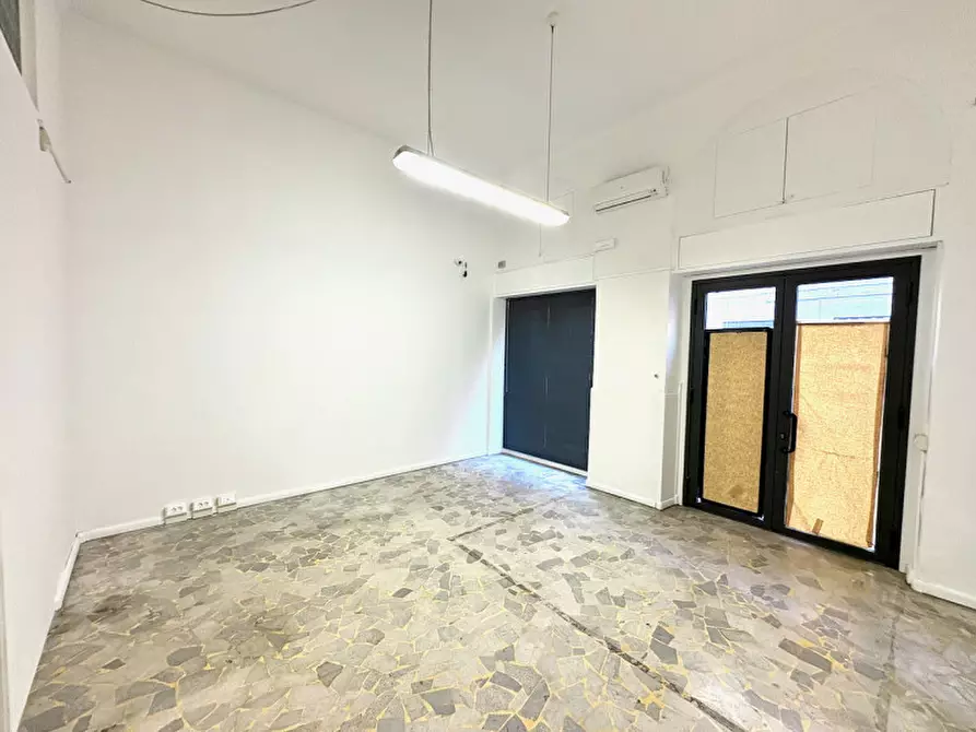 Immagine 50 di Negozio in vendita  in via della Zonta 8 a Trieste