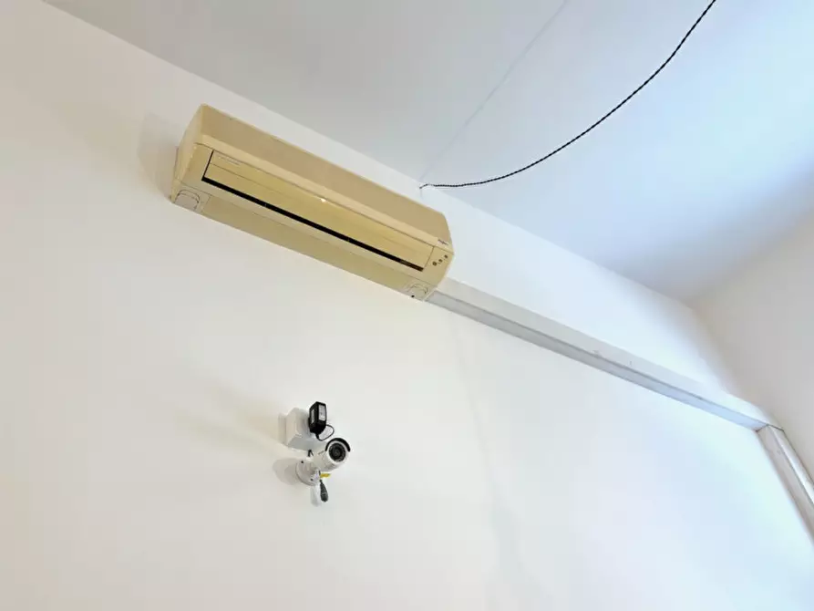 Immagine 58 di Negozio in vendita  in via della Zonta 8 a Trieste