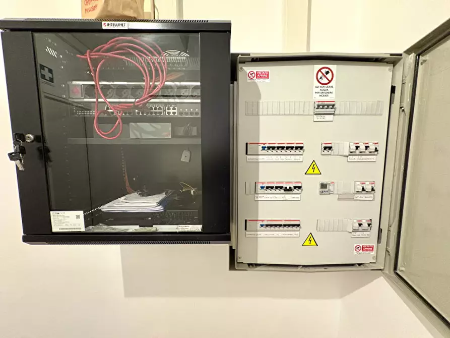 Immagine 63 di Negozio in vendita  in via della Zonta 8 a Trieste