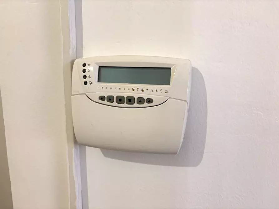 Immagine 66 di Negozio in vendita  in via della Zonta 8 a Trieste