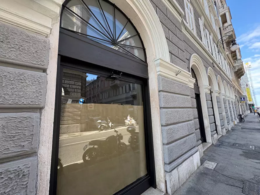 Immagine 69 di Negozio in vendita  in via della Zonta 8 a Trieste