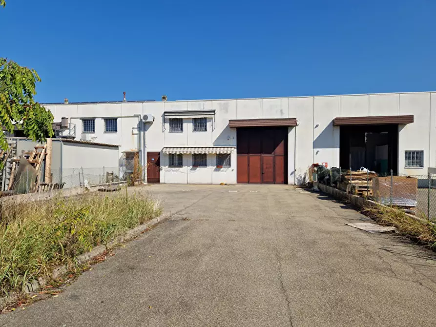 Immagine 1 di Capannone industriale in affitto  in Via 2 Agosto 1980, 20 a Valsamoggia