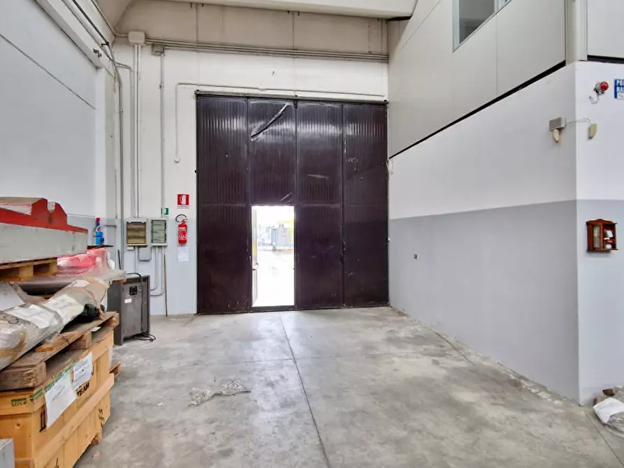 Immagine 4 di Capannone industriale in affitto  in Via 2 Agosto 1980, 20 a Valsamoggia