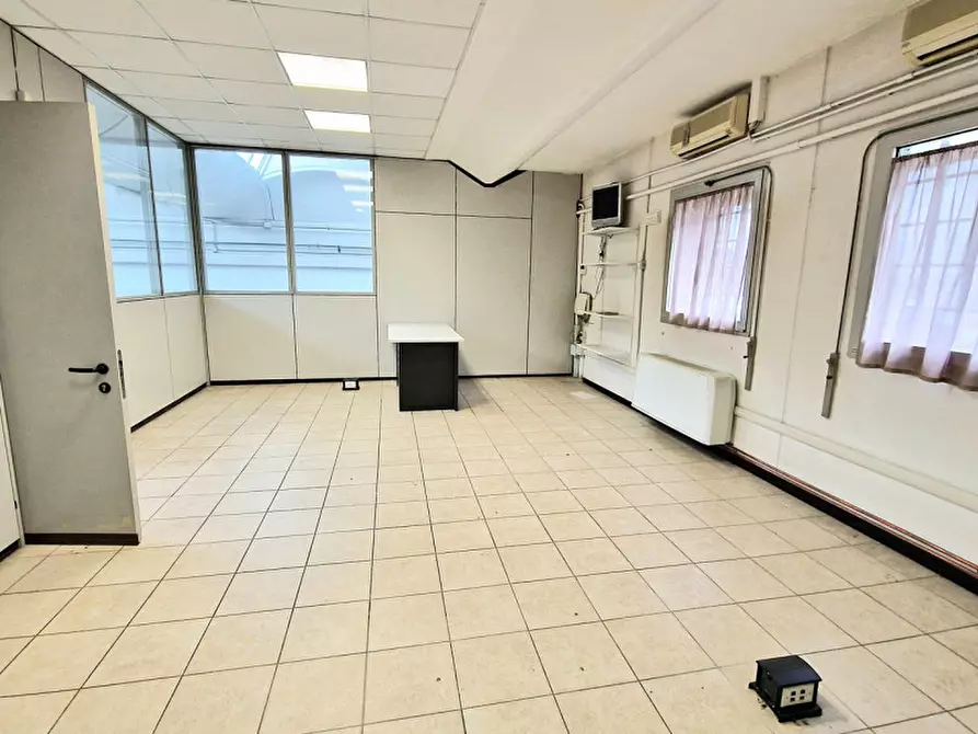 Immagine 14 di Capannone industriale in affitto  in Via 2 Agosto 1980, 20 a Valsamoggia