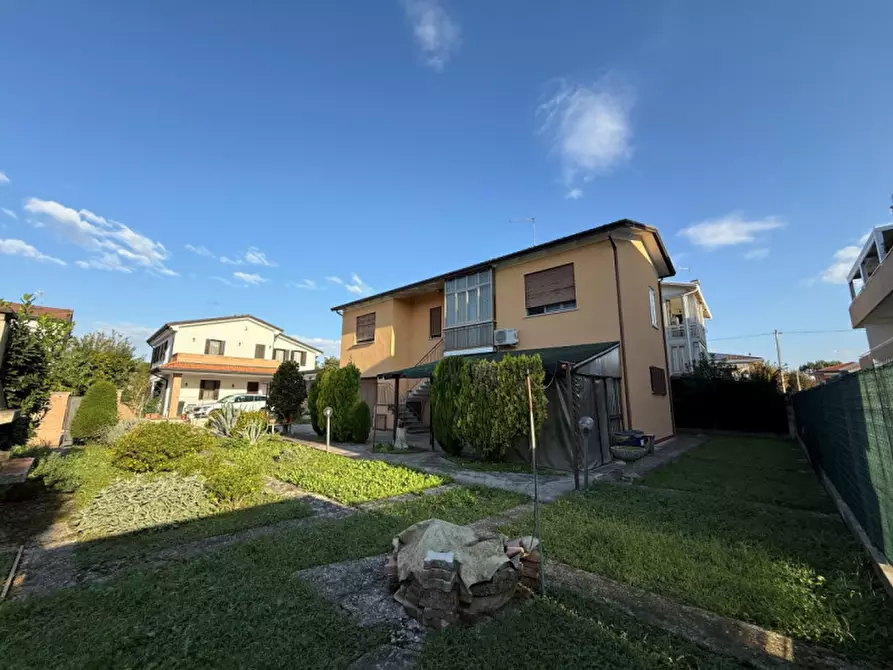 Immagine 1 di Casa indipendente in vendita  in Via Santa Lucia a Albignasego