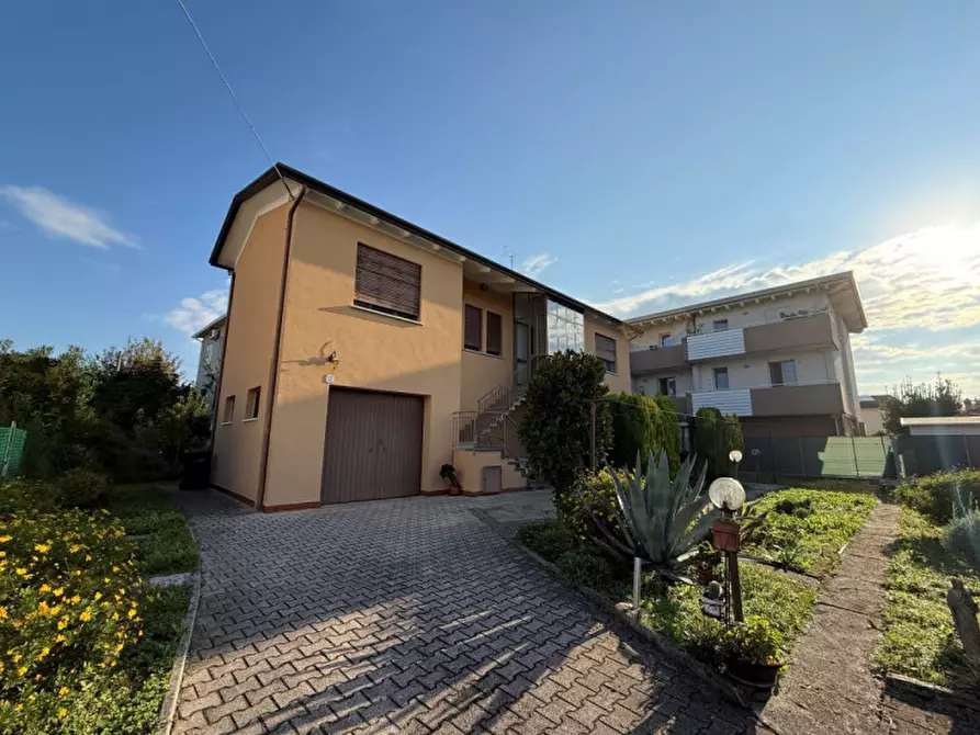 Immagine 2 di Casa indipendente in vendita  in Via Santa Lucia a Albignasego