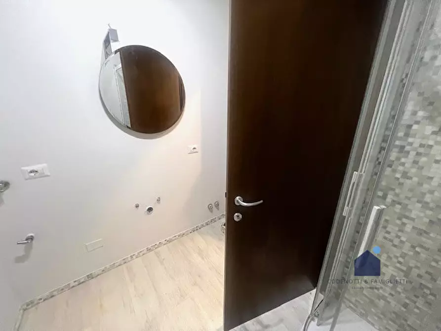 Immagine 9 di Ufficio in affitto  a Brescia