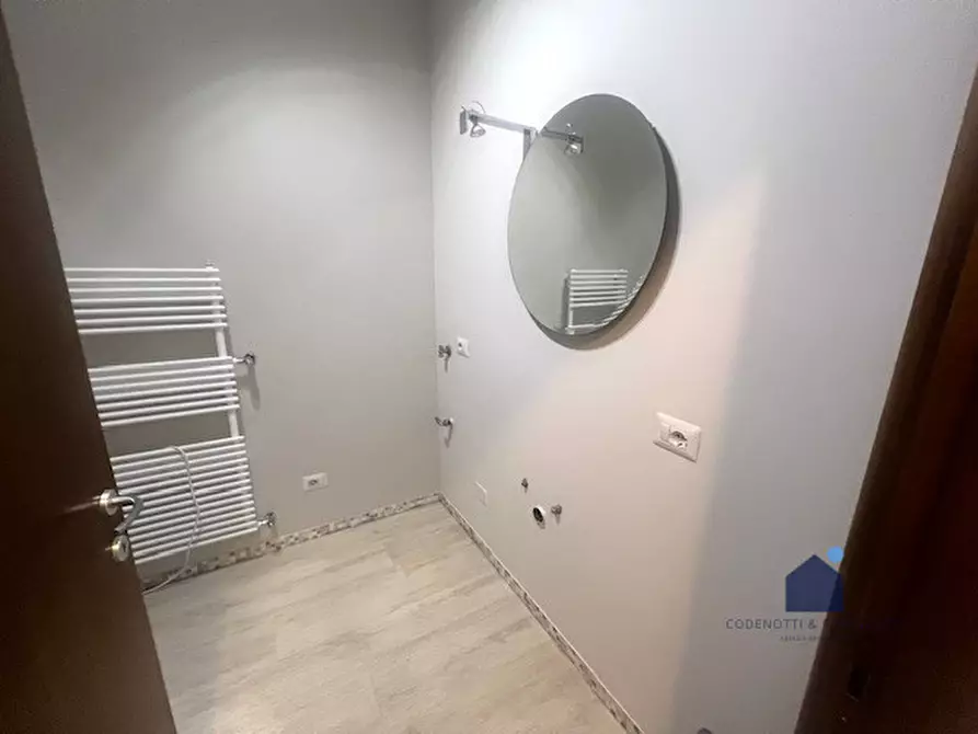 Immagine 12 di Ufficio in affitto  a Brescia