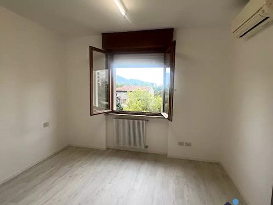 Immagine 14 di Ufficio in affitto  a Brescia