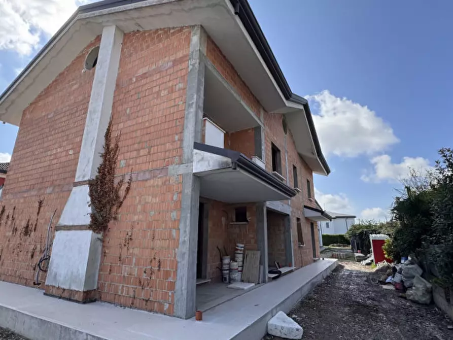 Immagine 1 di Casa bifamiliare in vendita  in Legnaro Via Frassanedo 3 a Legnaro